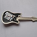 Quiet Riot - Pin / Badge - Quiet Riot - original 80's prismatic guitar pin black
