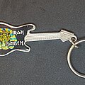 Iron Maiden - Pin / Badge - Guitar shaped keychain