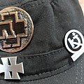 Filter - Pin / Badge - Filter industrial metal bands pin cap