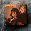 Alice Cooper - Pin / Badge - Alice Cooper - He's Back (The Man Behind the Mask) pinback