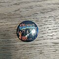 Saxon - Pin / Badge - Saxon  Never Surrender button badge -25mm