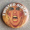 Twisted Sister - Pin / Badge - Twisted Sister Dee Snider with logo badge 35mm