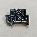 Iron Maiden - Pin / Badge - Iron Maiden Silver print plastic logo badge