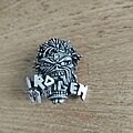 Iron Maiden - Pin / Badge - Iron Maiden Rock crusher pin V1