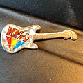 Kiss - Pin / Badge - Kiss prismatic guitarshaped pin
