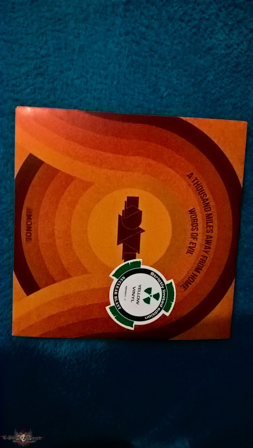 Kadavar ‎– A Thousand Miles Away From Home / Words Of Evil   Vinyl