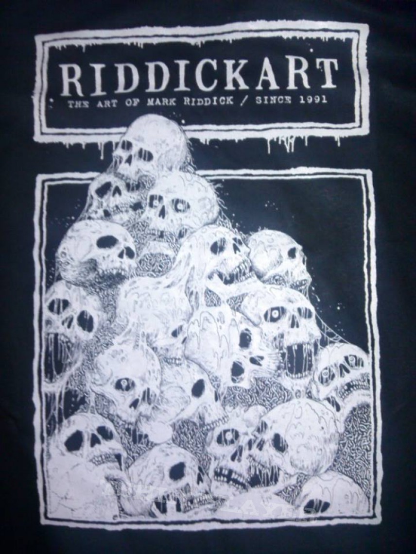 Mark Riddick Pile of skulls shirt 