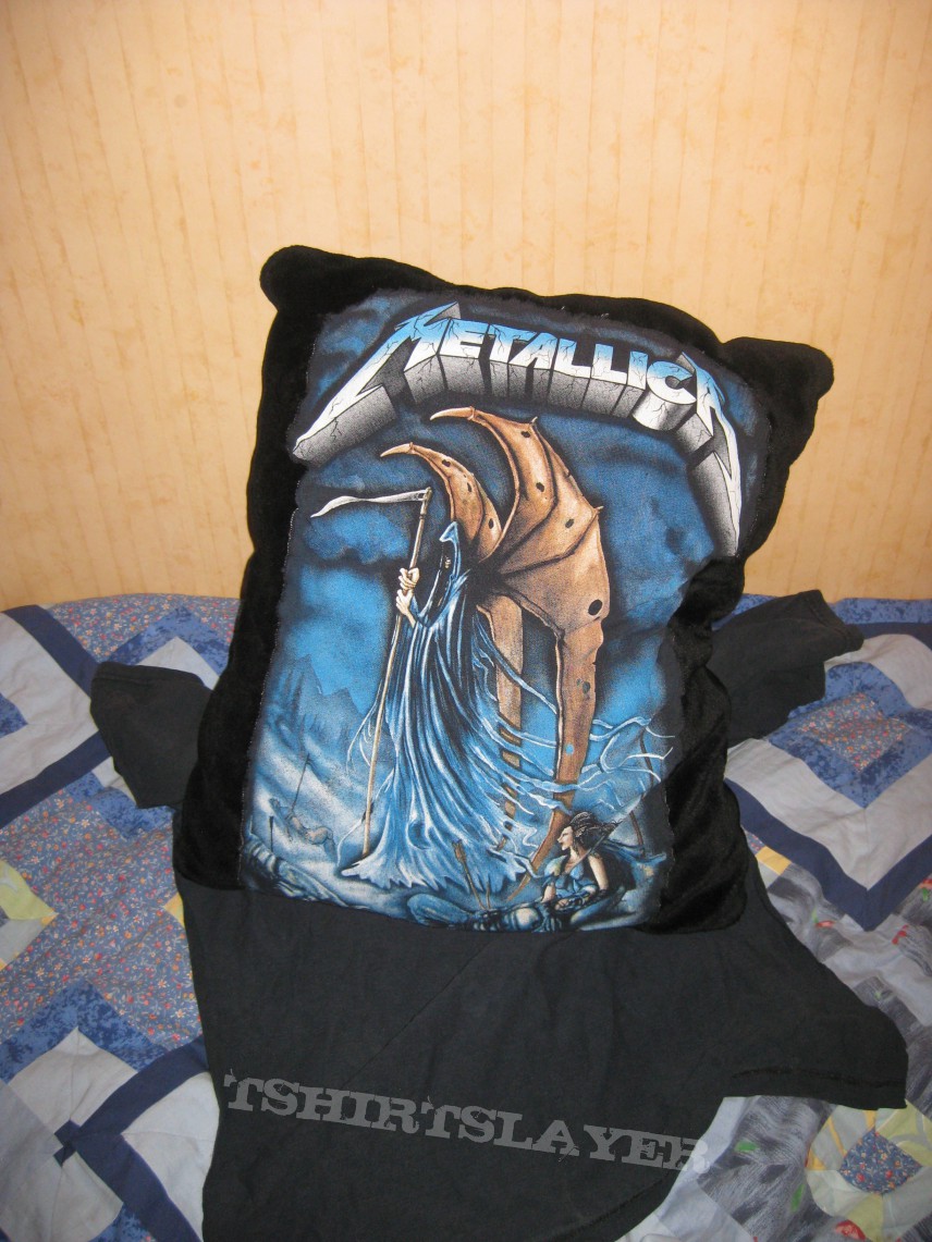 Metallica_pillow.jpg