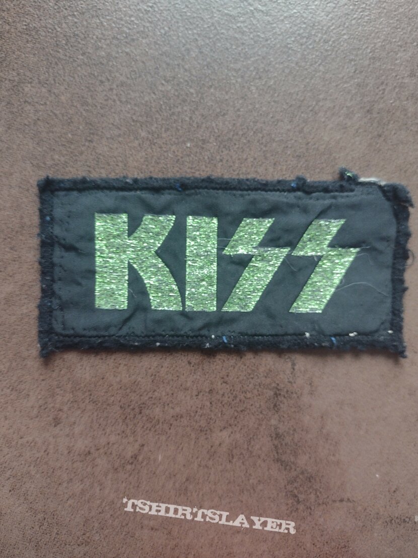 Glitter green Kiss Logo