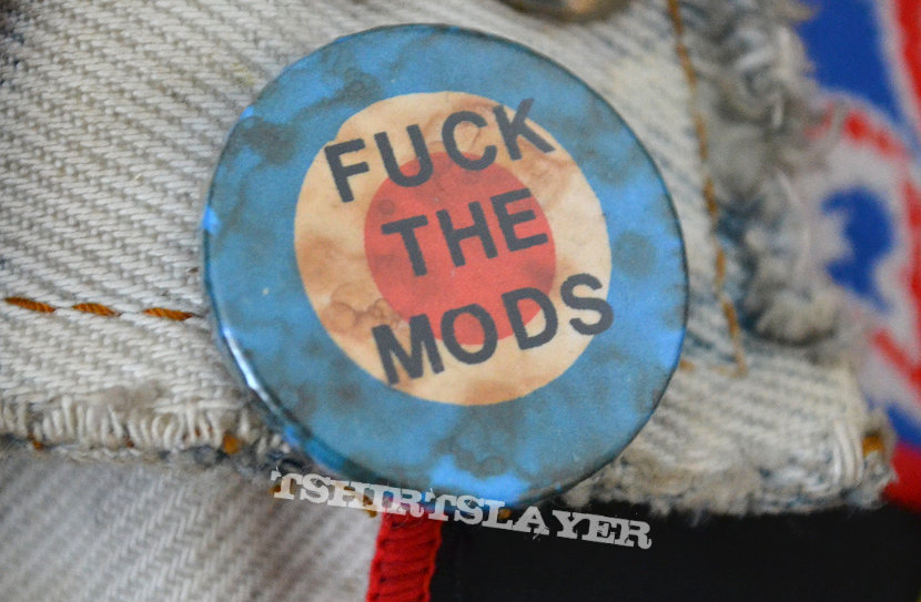 FUCK THE MODS pin badge 
