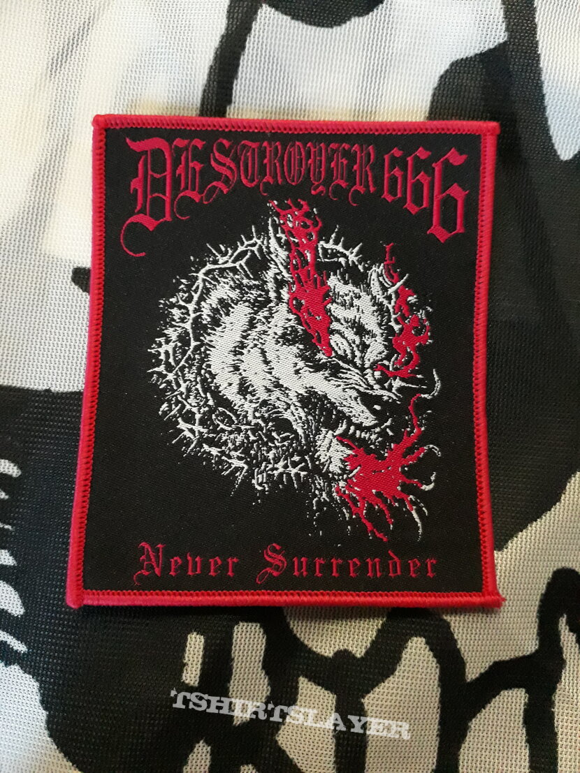 Deströyer 666 Deströyer - Never Surrender Red Border