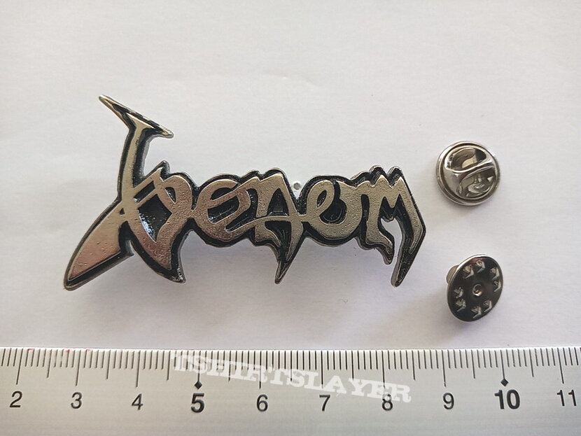 Venom new shaped pin badge n2