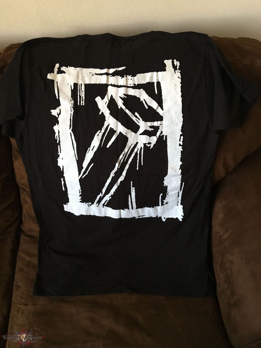 Eighteen Visions tee size L