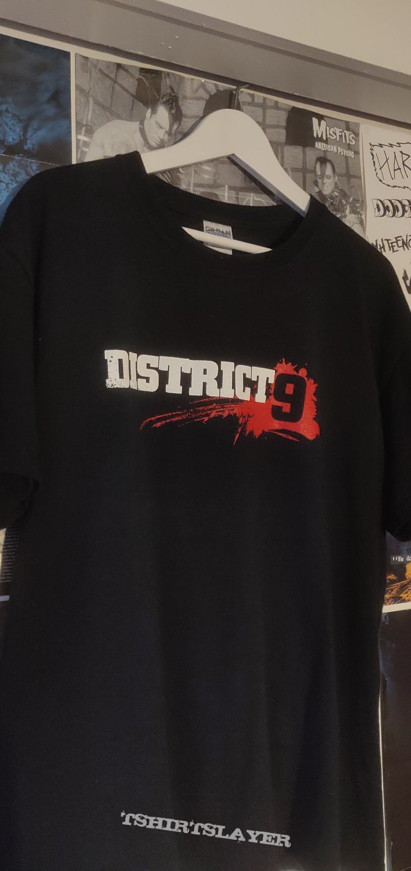 District 9 t-shirt