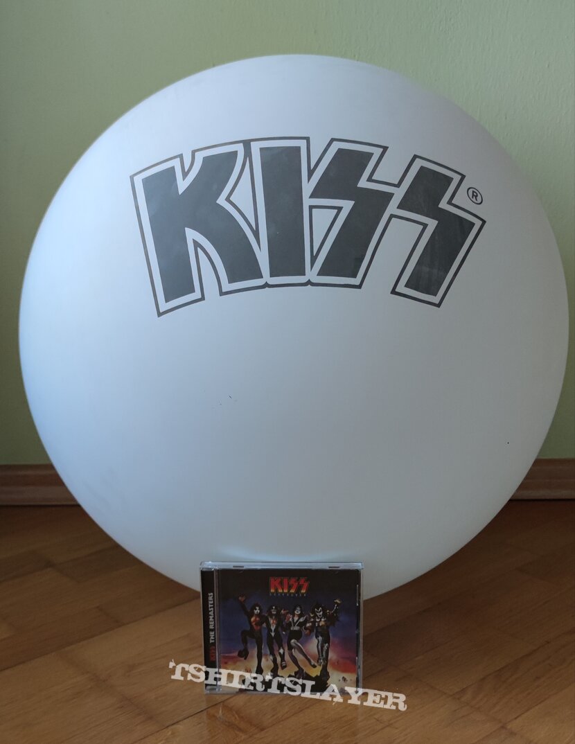 Kiss balloon (2023 End of the road tour, Europe)