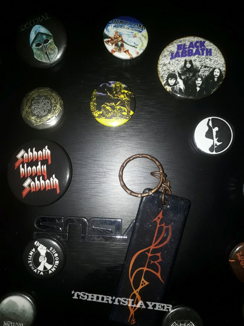 Mourning Beloveth Several pins and a key holder Mourning Beloveth Several pins and a key holder