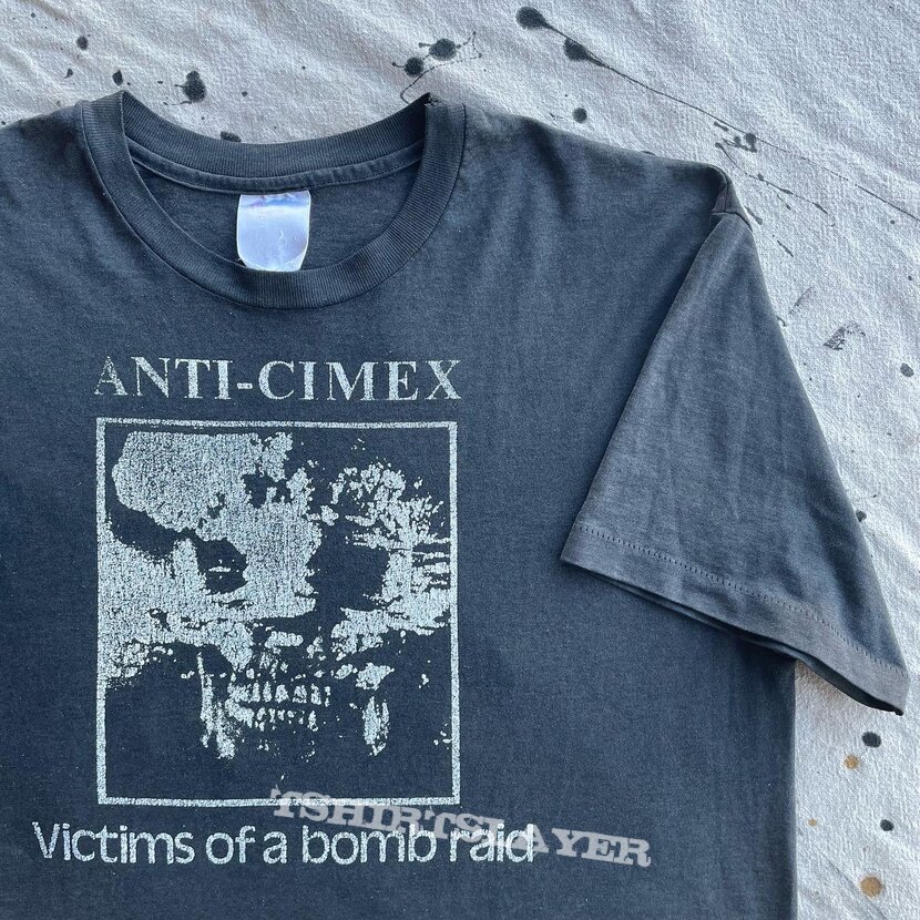 Anti Cimex 1990 Victims of a bomb raid 