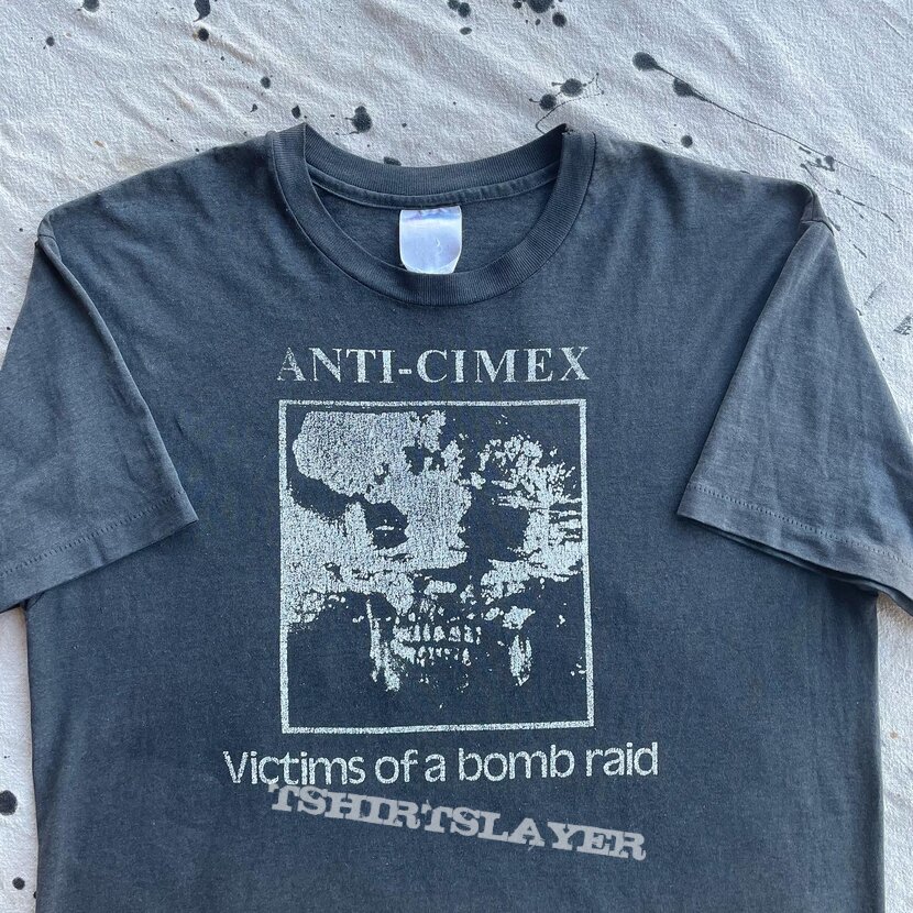 Anti Cimex 1990 Victims of a bomb raid 
