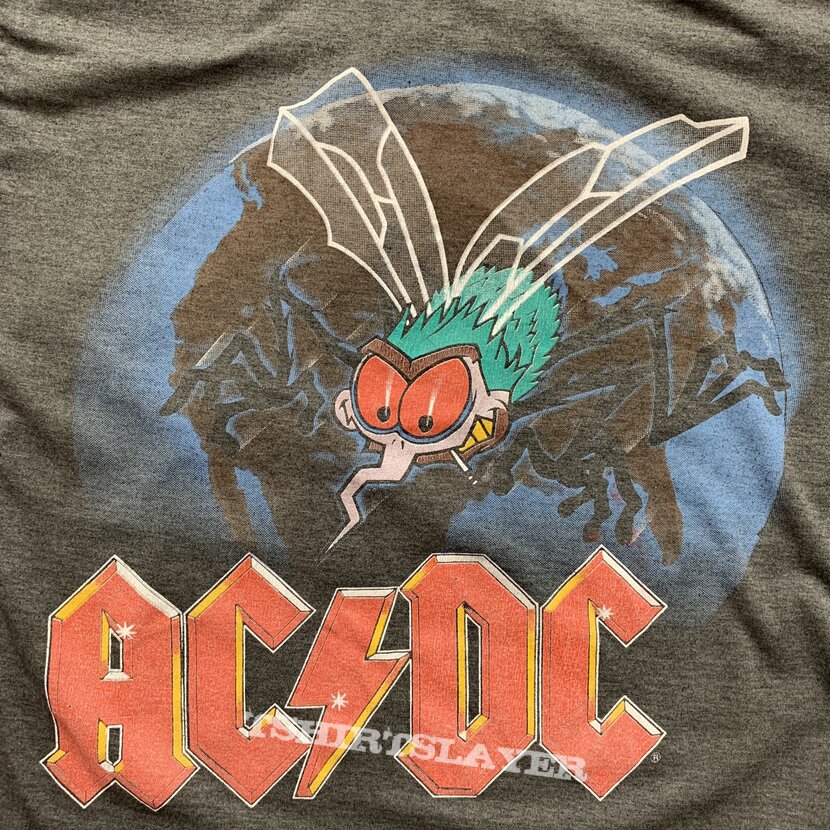 and T-shirt AC/DC | Tour TShirtSlayer Fly 1985 TShirt The Gallery Wall BattleJacket On