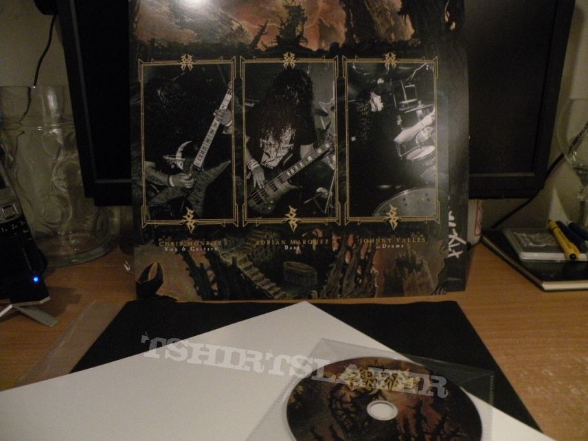 signed Skeletal Remains- Devouring mortality lp