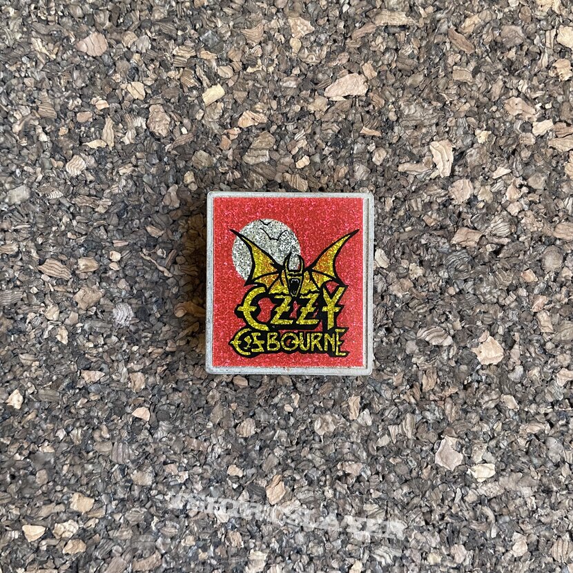 Ozzy Osbourne pin / badge