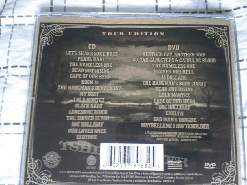 "Outlaw Gentlemen & Shady Ladies" (tour edition album back)
