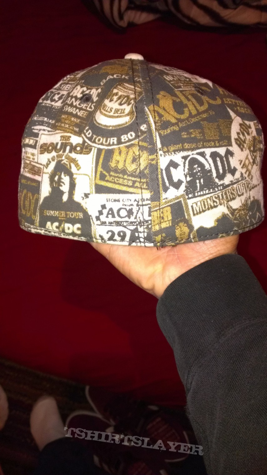 AC/DC flip cap