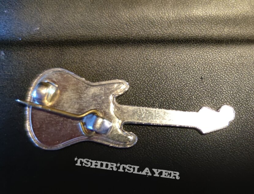 Kiss prismatic guitarshaped pin