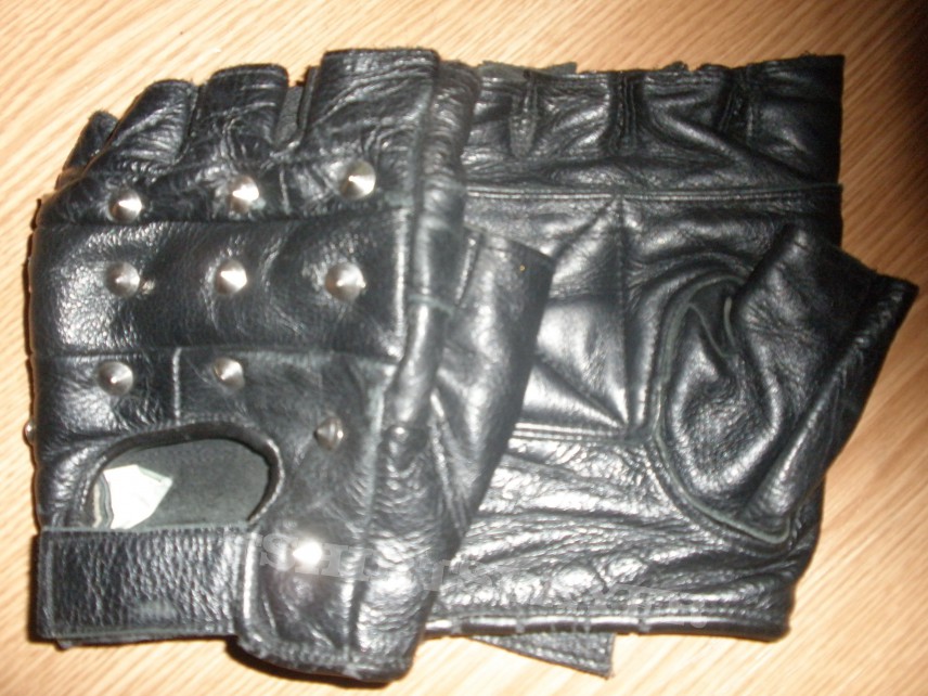 Other Collectable - Studded leather gloves